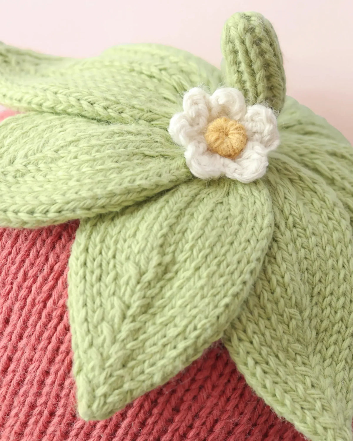 Bébé fraise en peluche
