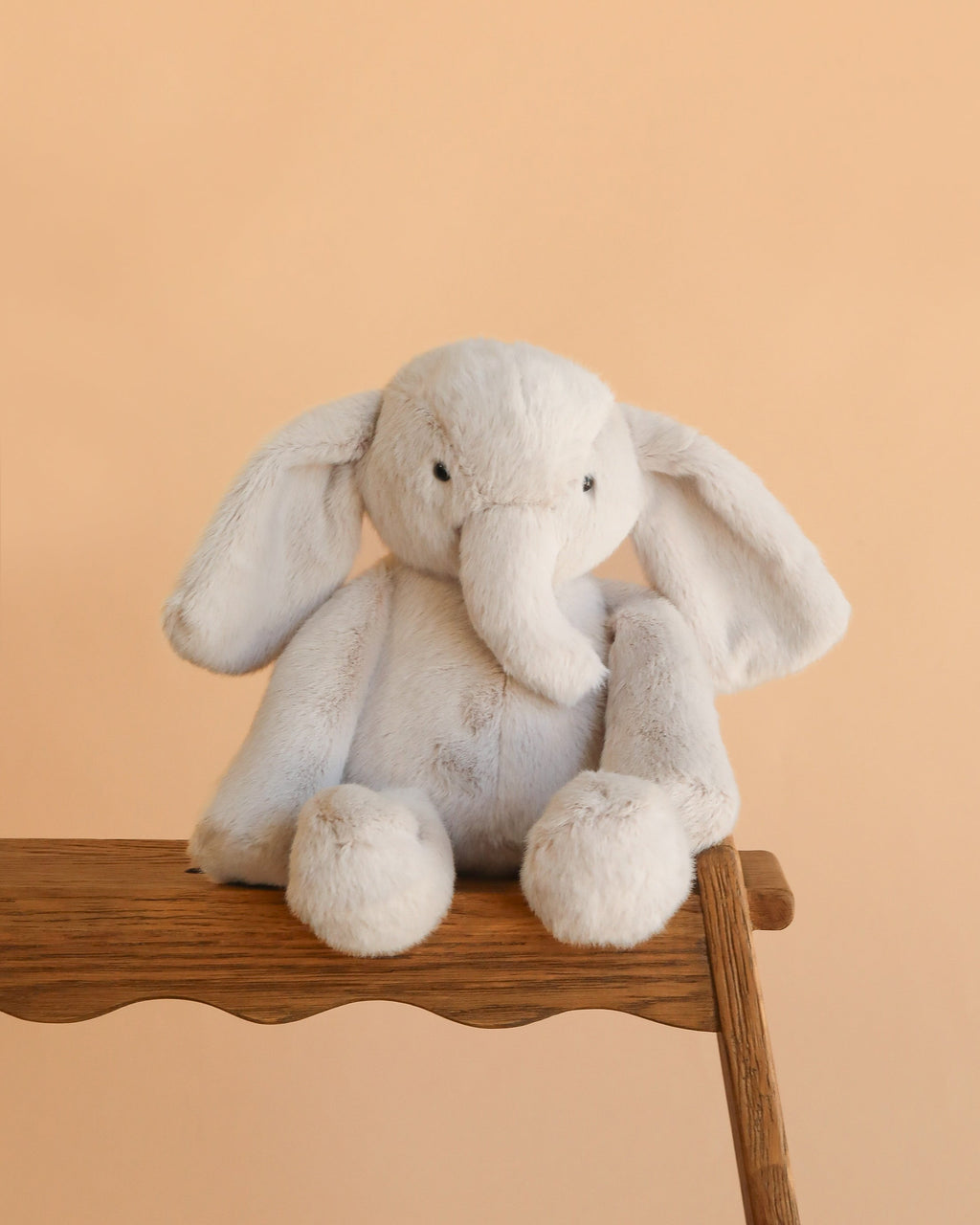 Olive l'éléphant en peluche