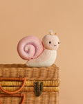 Peluche bébé escargot (Pivoine)