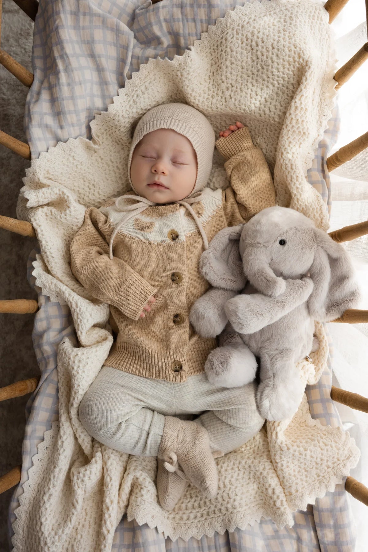 Olive l'éléphant en peluche