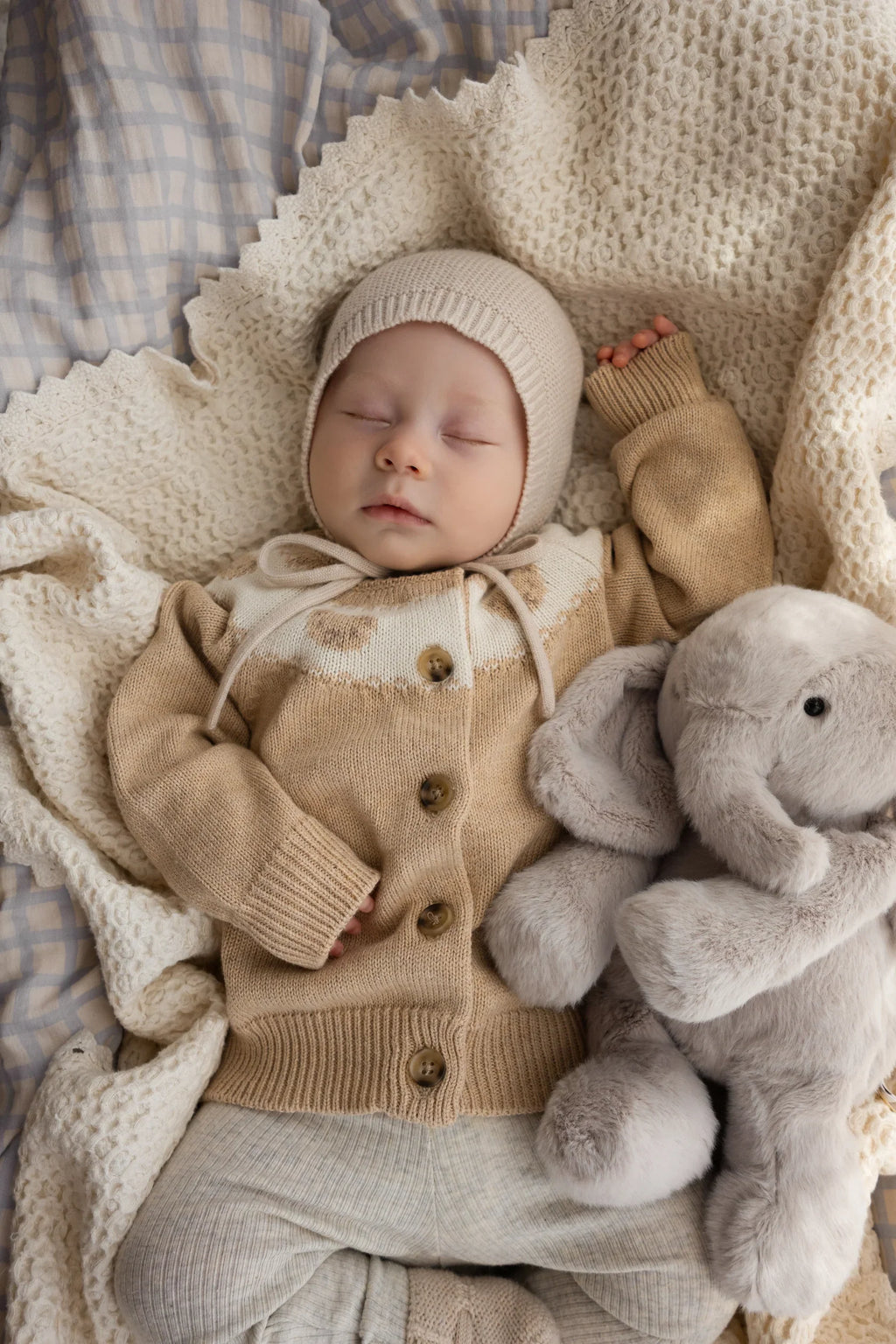 Olive l'éléphant en peluche